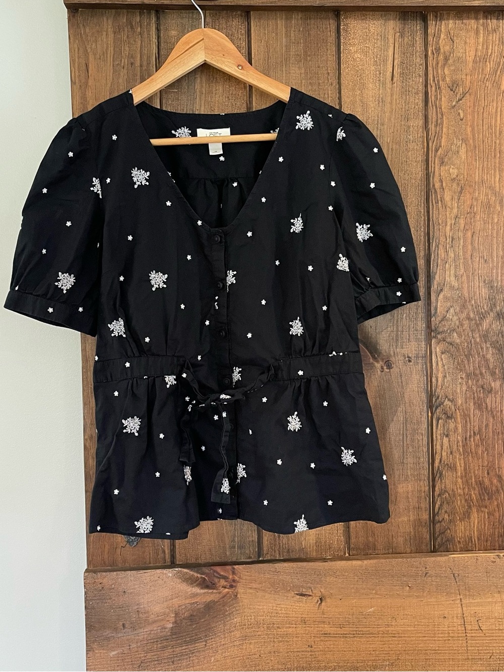 Ann Taylor Loft Black Button Up Tie Waist Embroidered Floral Blouse 12 Dainty